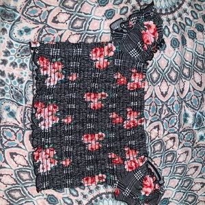 Crop of the shoulder flower shirt
